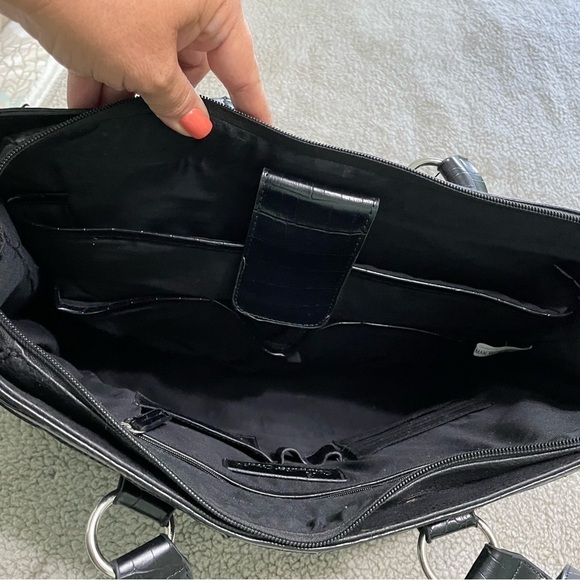 Coldwater Creek black bag is very roomy with several different compartments - Picture 4 of 8